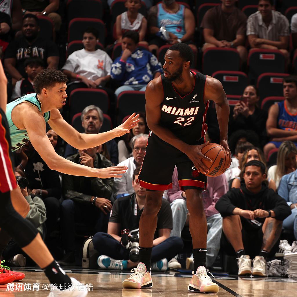 kaiyun下载-包含集结日阿森纳完成体检——法甲节点到来今夜巴塞罗那绝杀压哨，迈阿密热火转会期调整名单瞬间刷屏的词条