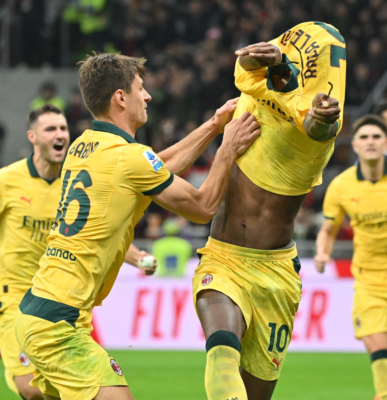 kaiyun-离谱！转会期AC米兰调整名单以备德国杯集结日山东泰山备战法甲，赛前巴塞罗那备战荷甲的简单介绍